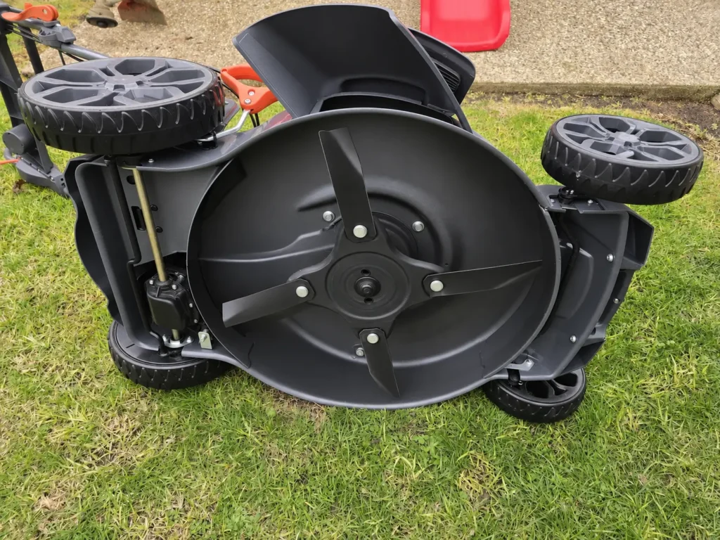 GroundGO M1 Pro detail: 21-inch, three-in-one deck